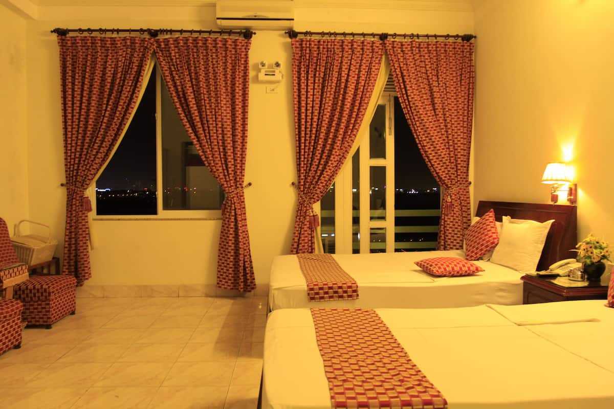 standard triple room | minibar, in-room safe, desk, blackout curtains