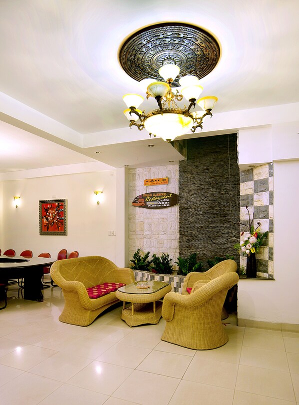 Standard-Doppel- oder -Zweibettzimmer | Wohnzimmer | LCD-Fernseher