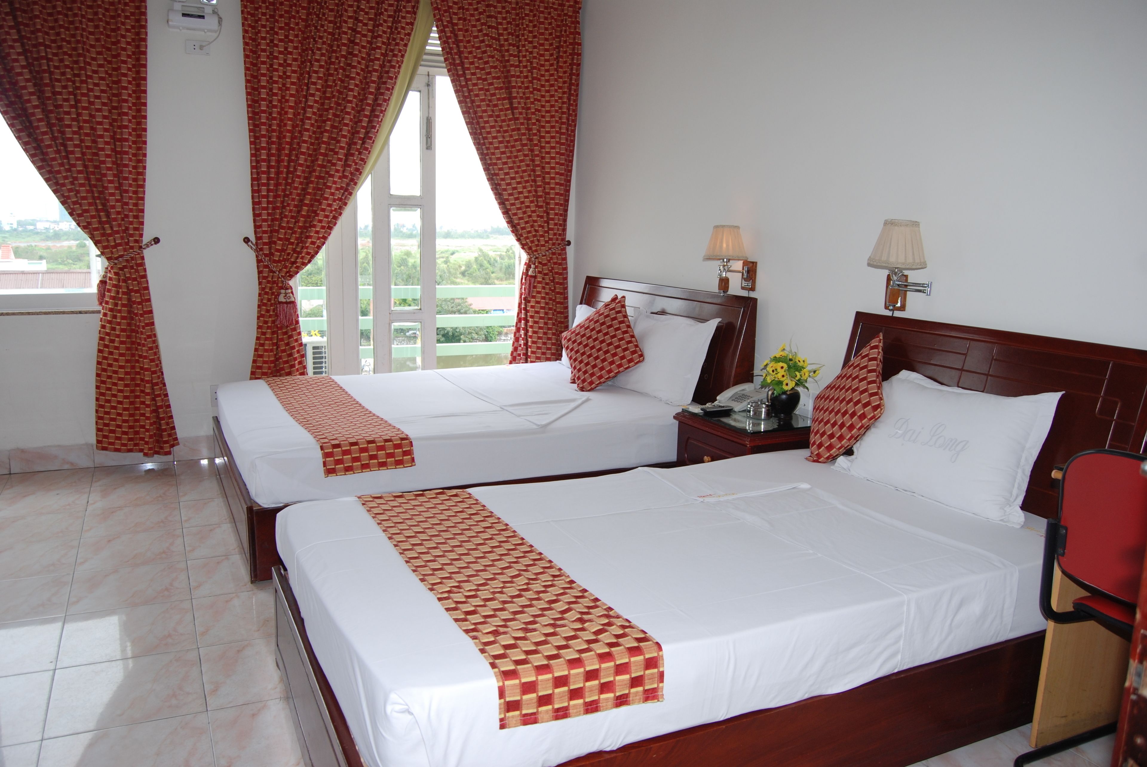 standard triple room | minibar, in-room safe, desk, blackout curtains