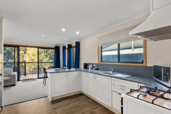 Deluxe-Zimmer, 2 Schlafzimmer (Deluxe Cabin ) | Eigene Küche | Kühlschrank, Mikrowelle, Herdplatte, Wasserkocher