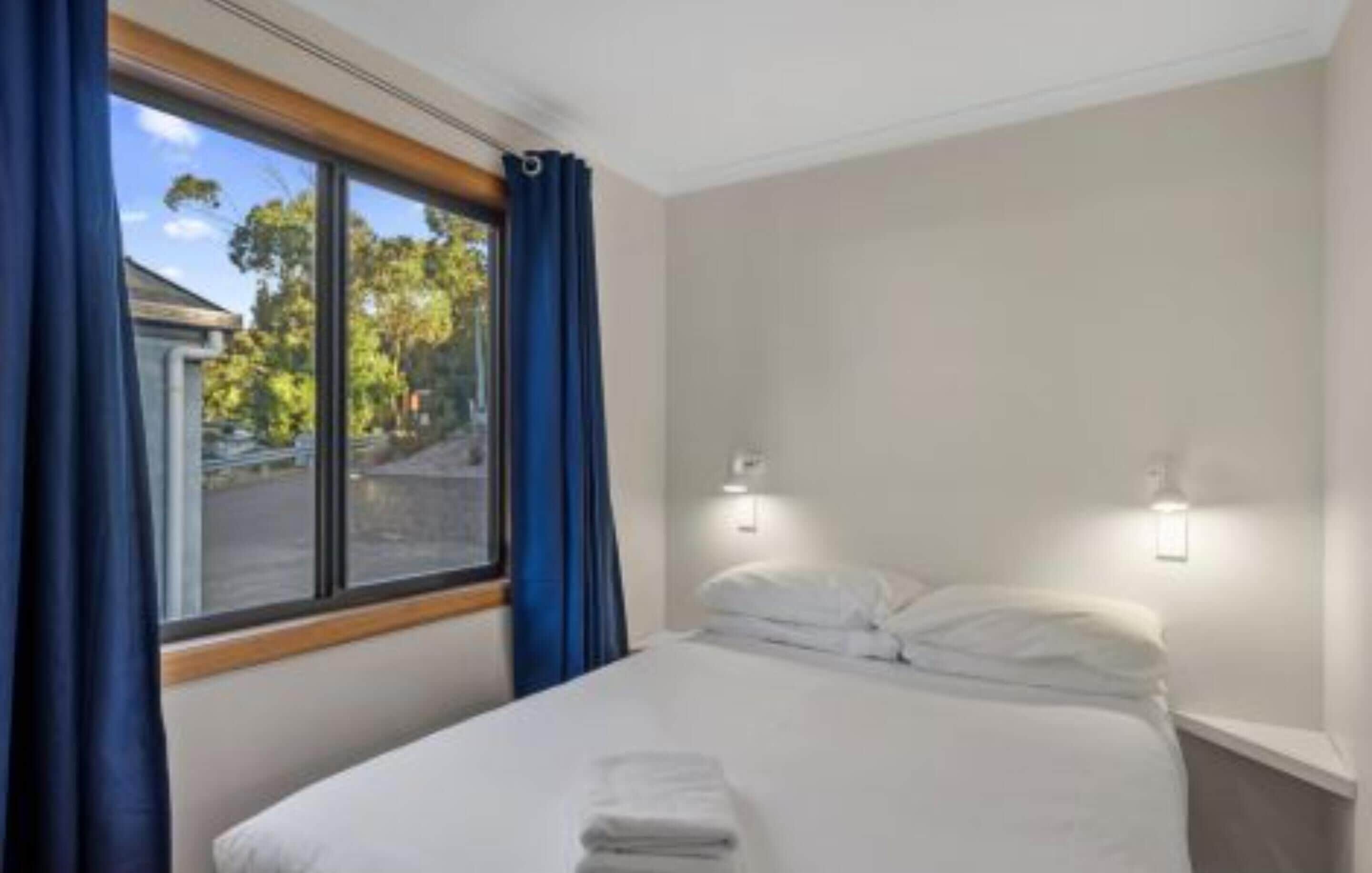 Deluxe Cabin  | Iron/ironing board, free cots/infant beds, free WiFi, bed sheets