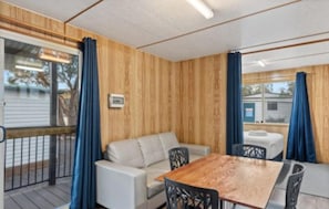 Cabane Standard (6 Berth) | Restauration dans la chambre