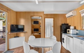 Casa de campo superior, 2 quartos | Opções para refeição no quarto