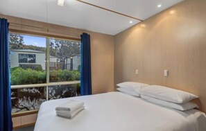 Standard 2 Bedroom Cabin | Iron/ironing board, free cots/infant beds, free WiFi, bed sheets - Discovery Parks - Hobart (Risdon)