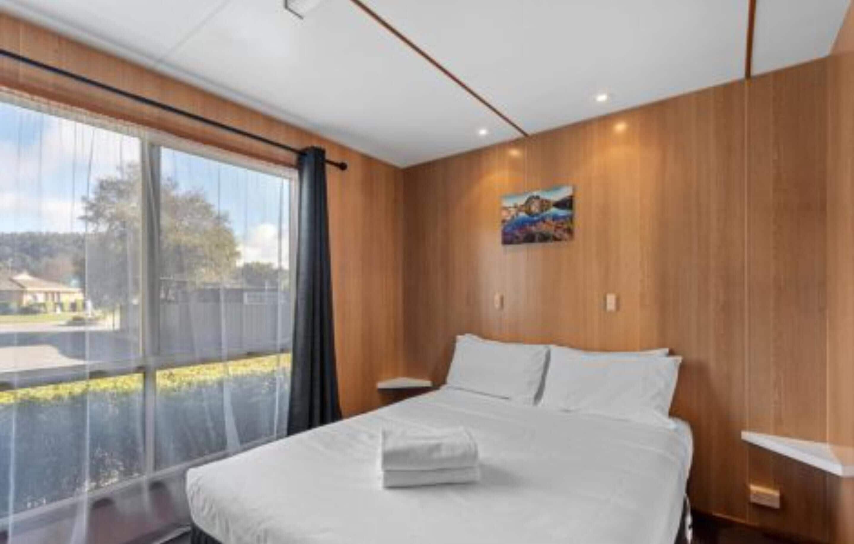 スタンダード キャビン (Standard Cabin - Sleeps 6 ) | アイロン / アイロン台、ベッドシーツ