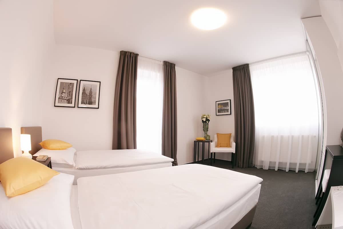 Egyptian cotton sheets, premium bedding, in-room safe