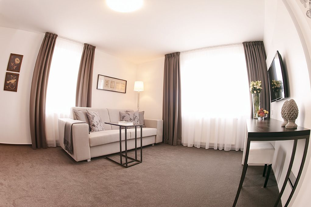 Deluxe Suite, 2 Bedrooms | Egyptian cotton sheets, premium bedding, in-room safe