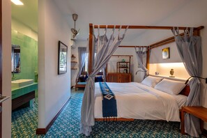 Deluxe Suite, 1 King Bed, River View