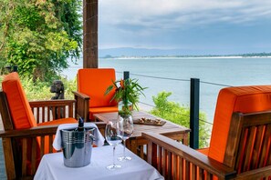 International cuisine, al fresco dining 