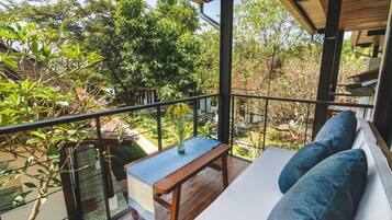 Phòng Suite có thiết kế đặc sắc, 1 giường cỡ king, quang cảnh vườn | Quang cảnh vườn