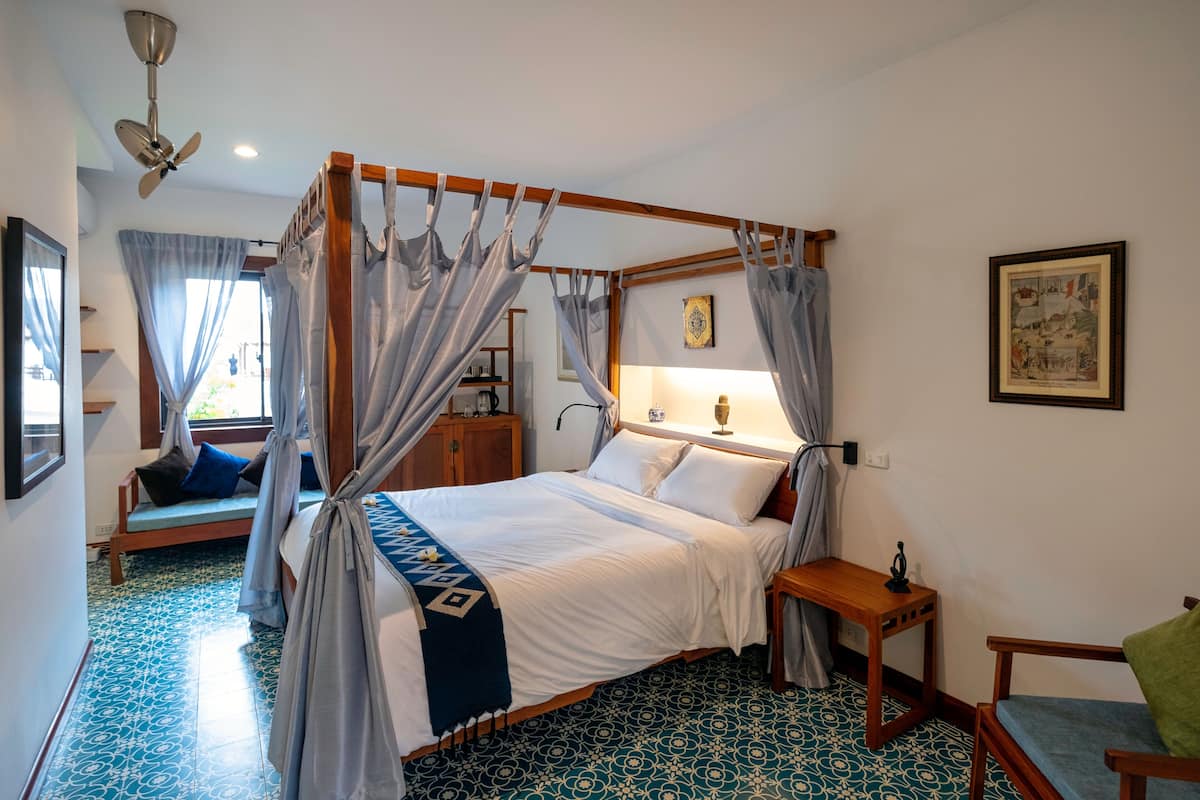 Deluxe Suite, 1 King Bed, River View | 1 bedroom, premium bedding, pillowtop beds, minibar