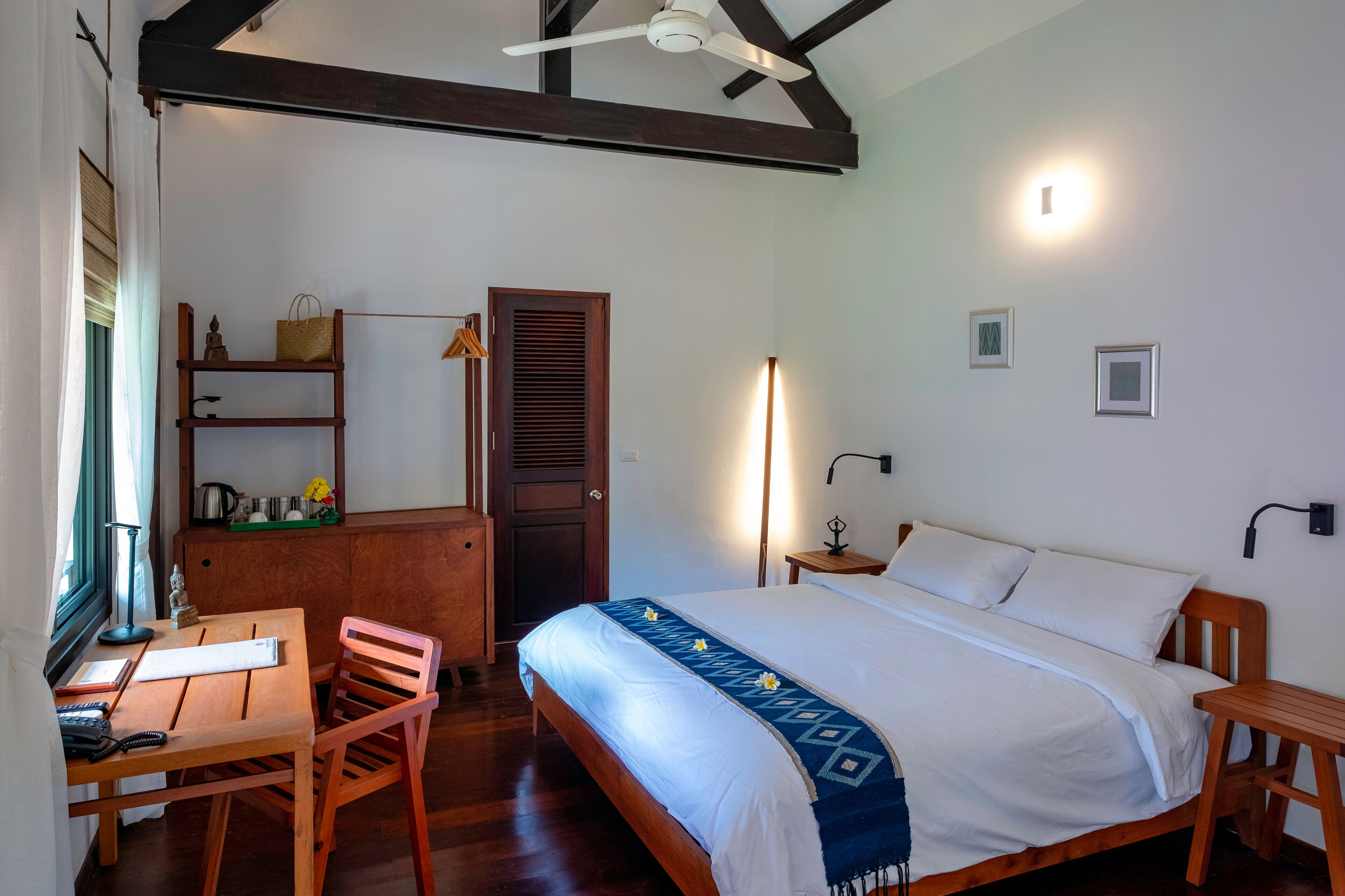 Chambre Deluxe double, 1 très grand lit, non-fumeur, vue sur le jardin | 1 chambre, literie de qualité, lit avec matelas à plateau-coussin