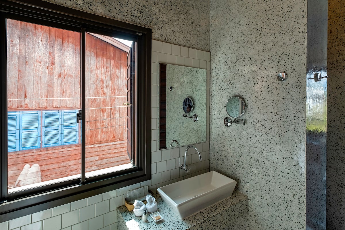 superior twin room | bathroom | free toiletries, hair dryer, bathrobes, slippers