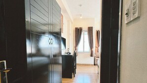 Dobbeltrom – superior | Minibar, safe på rommet, skrivebord og lydisolert