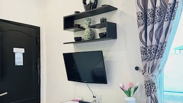 Standard Double Room | Minibar, in-room safe, desk, soundproofing