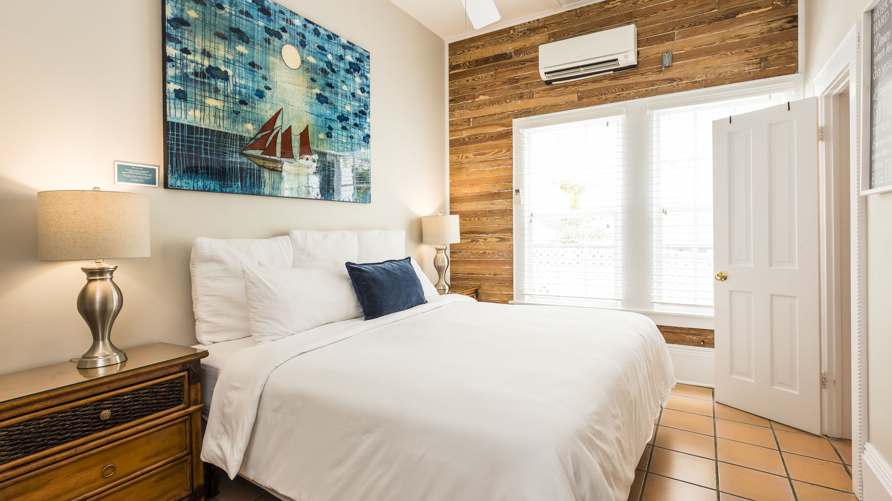 Quarto, 1 cama King | Roupas de cama premium, individualmente decorados