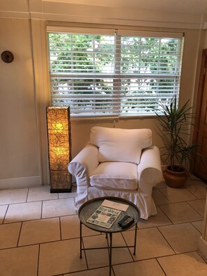 Deluxe Room, 1 King Bed | Living area | Flat-screen TV - L'Habitation Guest House (Key West)