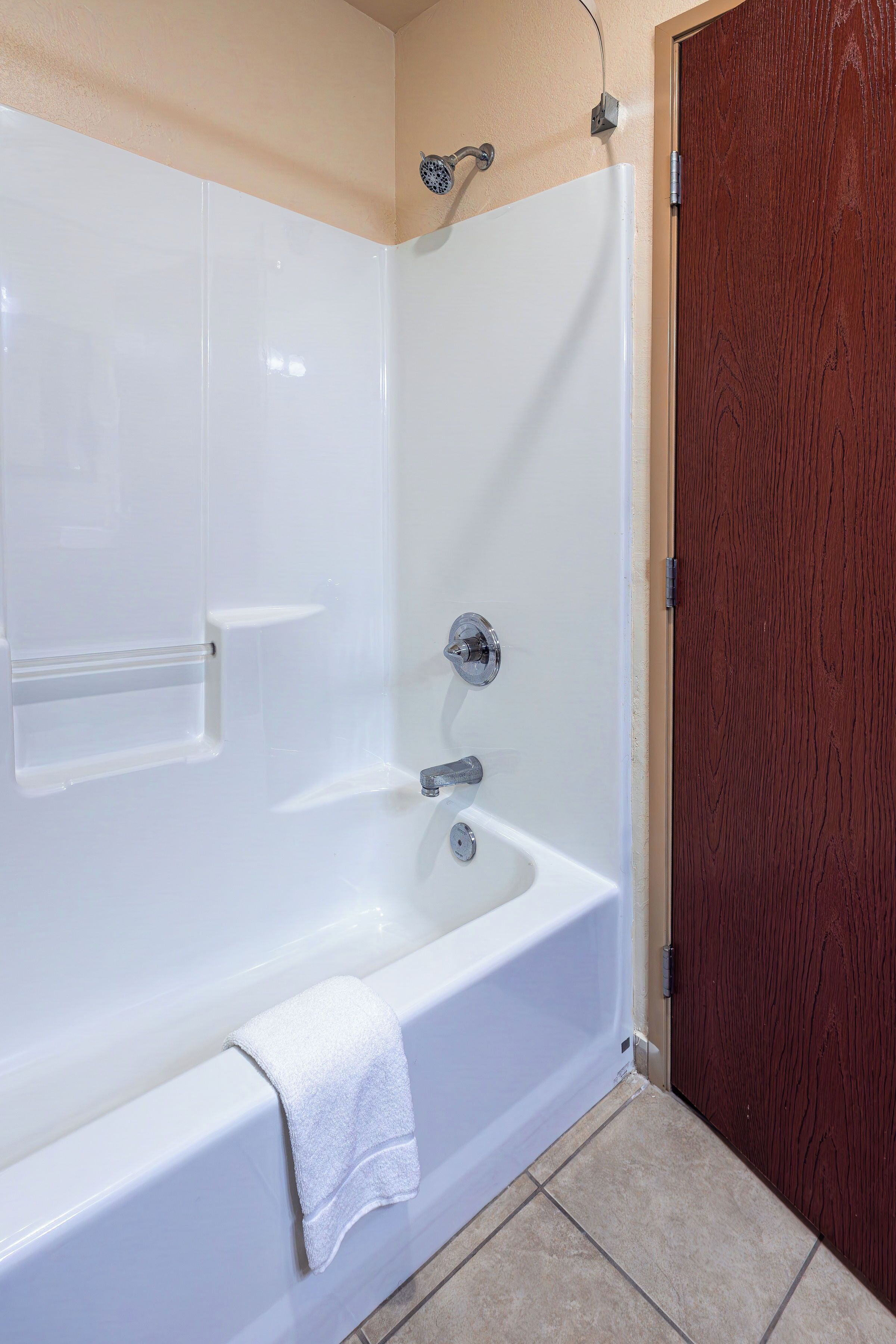 combined shower/bathtub, free toiletries, hair dryer, towels