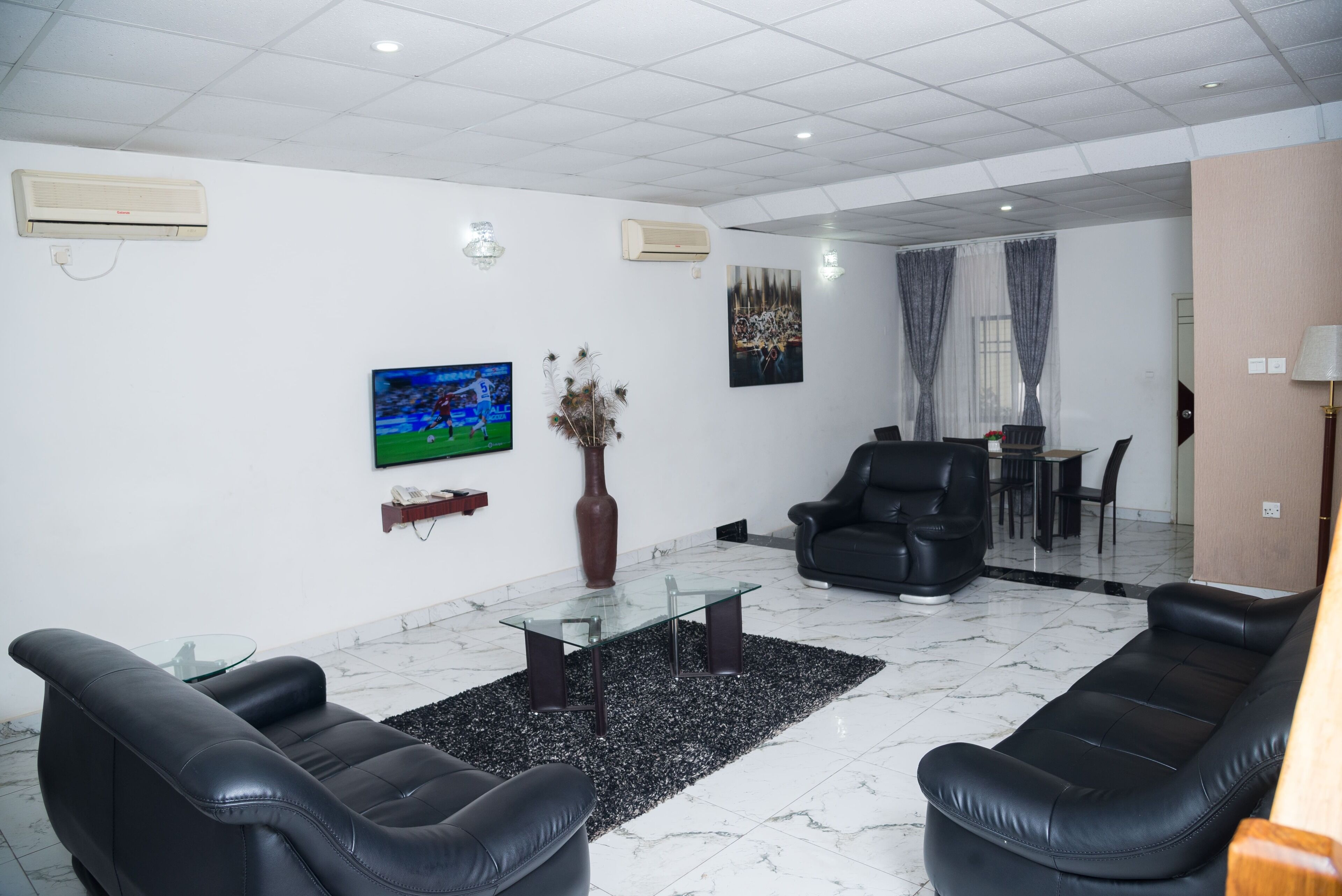 ลักซ์ชัวรี่อพาร์ทเมนท์, 2 ห้องนอน | ห้องนั่งเล่น