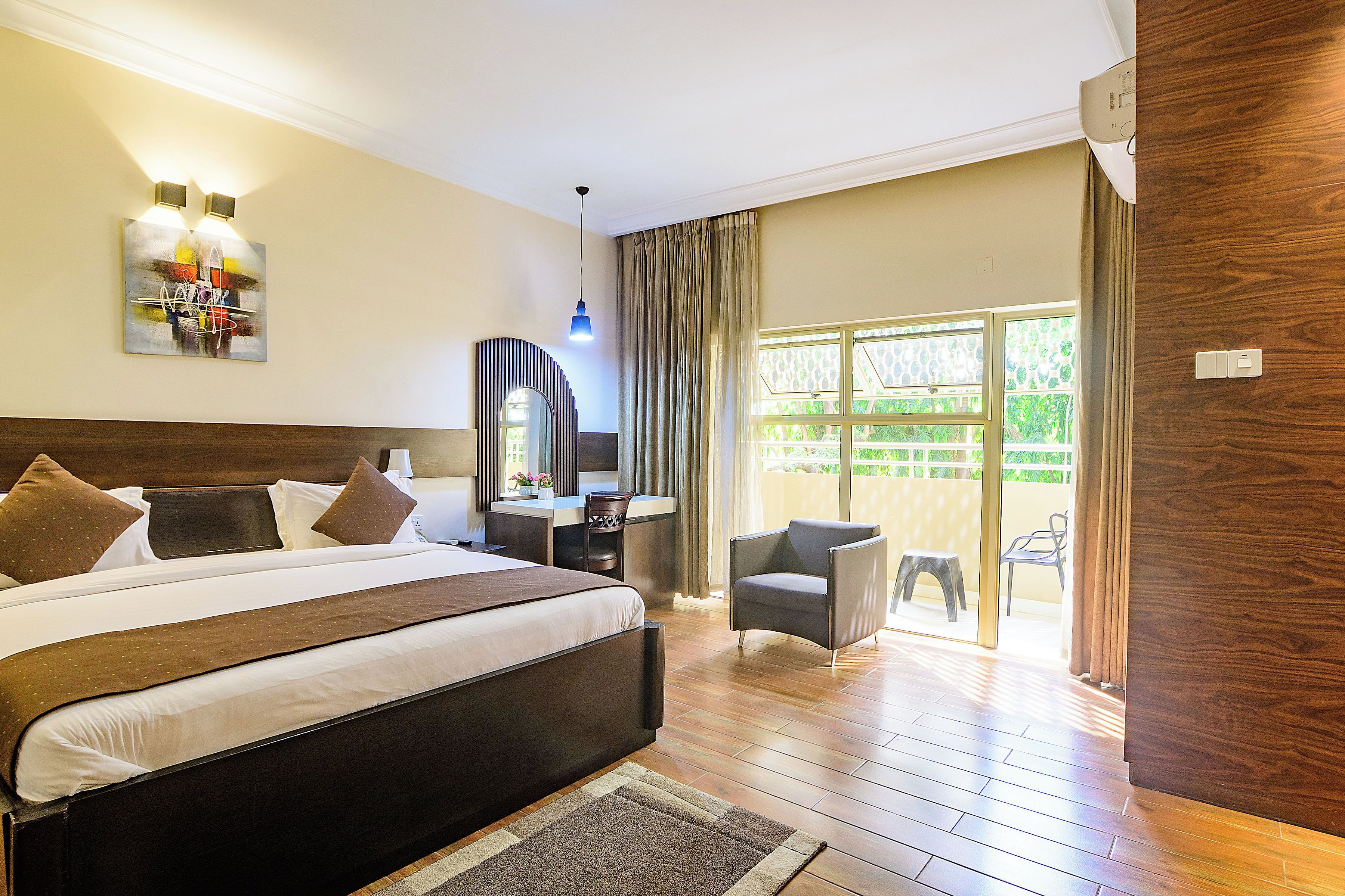 Premium bedding, in-room safe, desk, laptop workspace