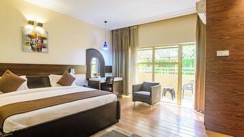 Premium bedding, in-room safe, desk, laptop workspace