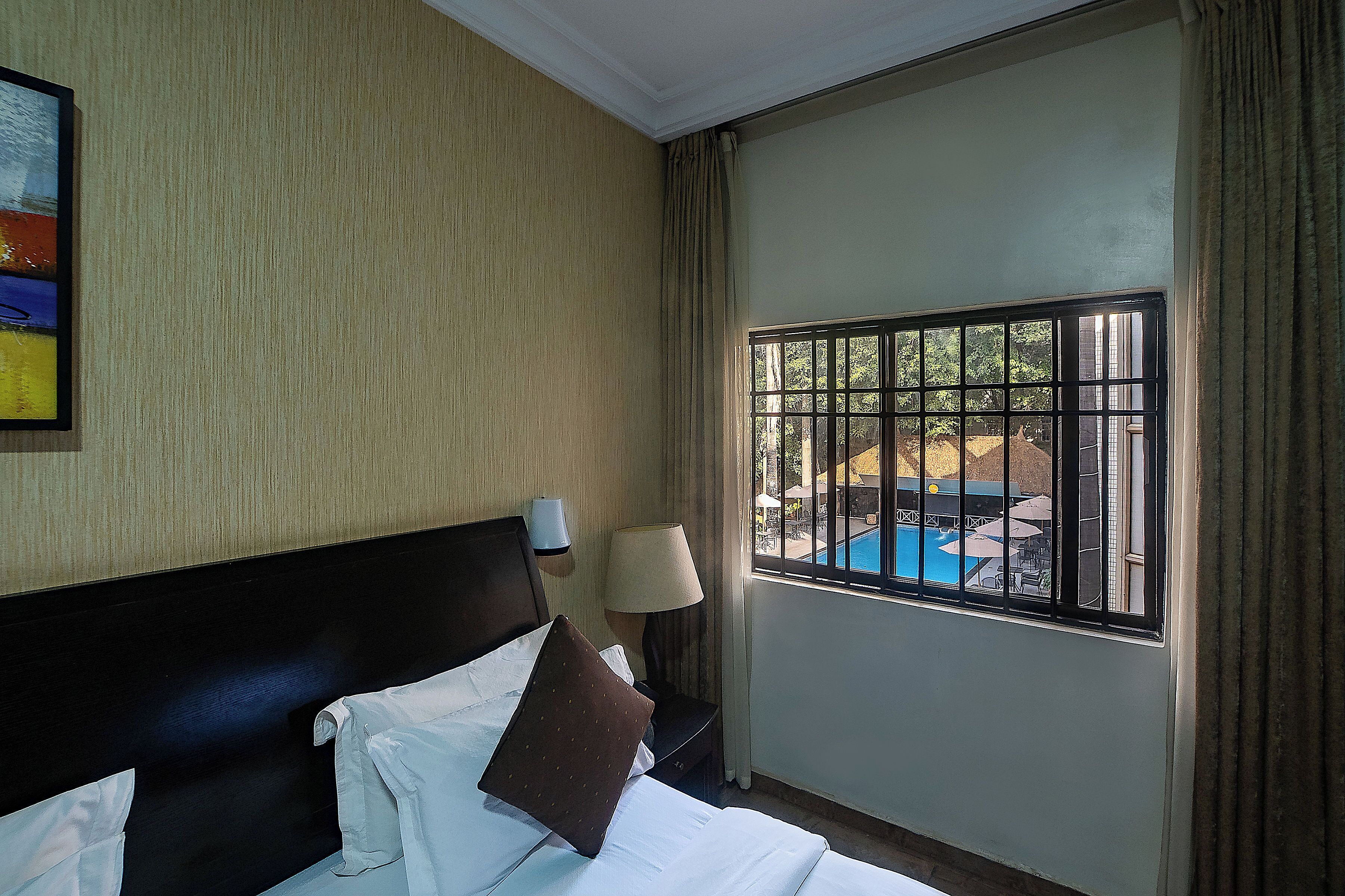 Classic Room, 1 Bedroom, Courtyard View | Premium bedding, in-room safe, desk, laptop workspace