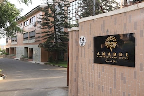 Outdoor banquet area - Anabel Apartment and Suites Abuja (Abuja)