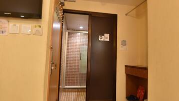 Quadruple Room | Hallway