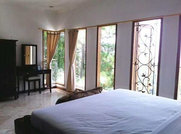 5 Bedrooms, 5 King Beds | 1 bedroom