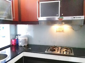 Familienvilla, 5 Schlafzimmer (5 King Beds) | Gemeinschaftsküche | Großer Kühlschrank, Herdplatte, Kochgeschirr/Geschirr/Besteck