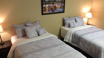 1 bedroom, premium bedding, Select Comfort beds, laptop workspace