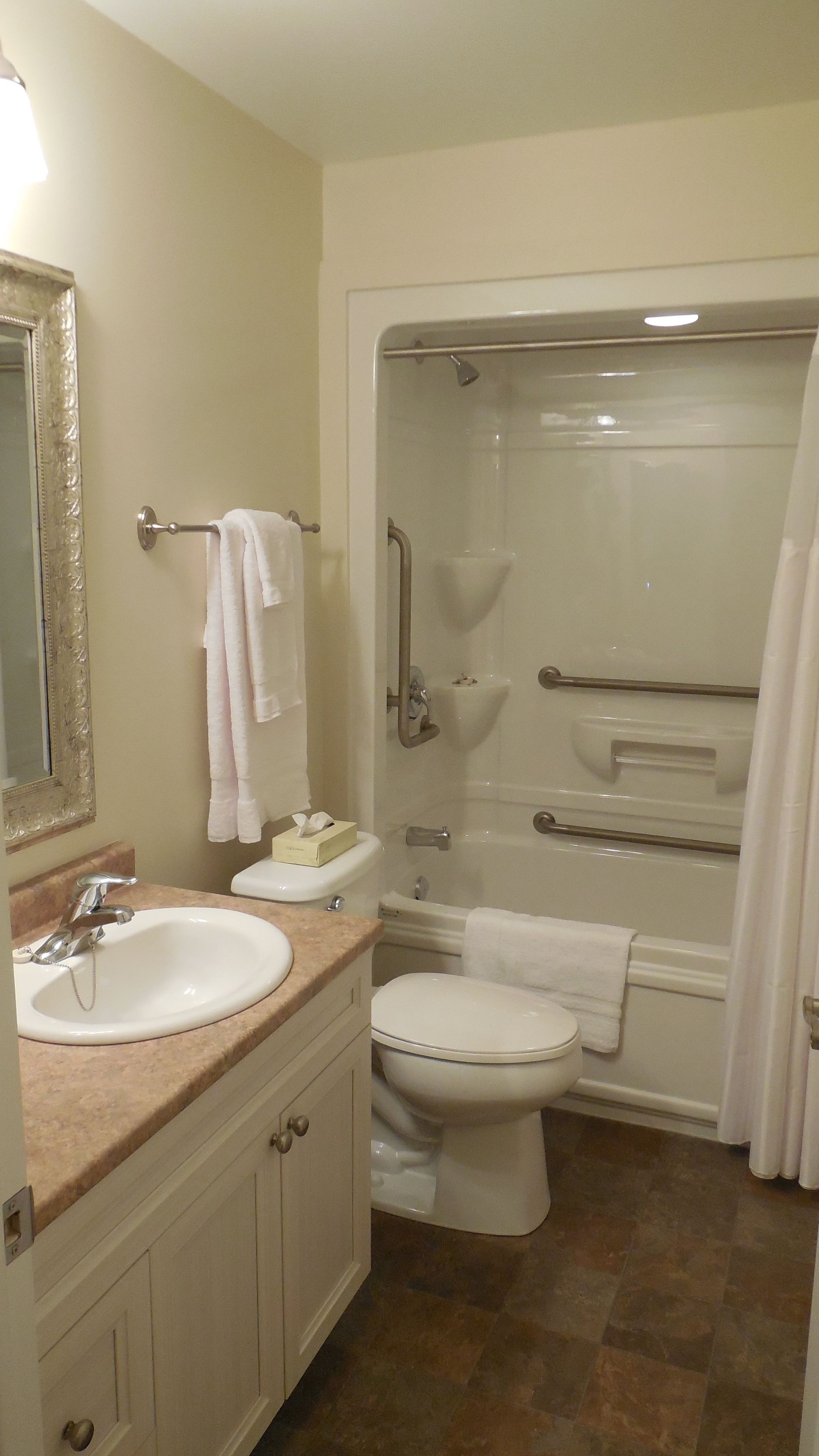 combined shower/bathtub, deep-soaking bathtub, free toiletries