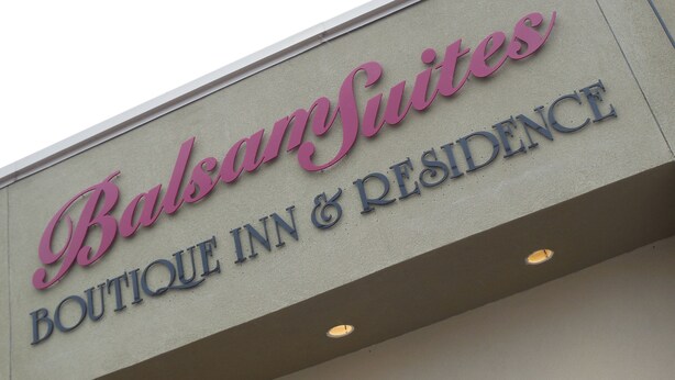 A sign for Balsany Suites Boutique Inn & Residence. - Balsam Suites Boutique Inn & Residence (Timmins)