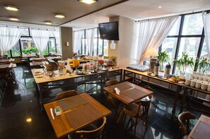 Daily continental breakfast (BRL 48 per person)