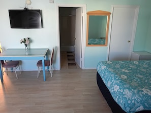 Cobrellits, decoració individual, mobiliari individual i escriptori