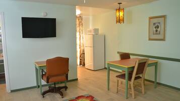 Exclusive Room, 2 Queen Beds | In-room dining