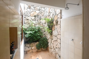 Classic Room with King size bed - (building#1) | Bathroom