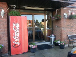 Property entrance - Queensway Motel (Toronto)