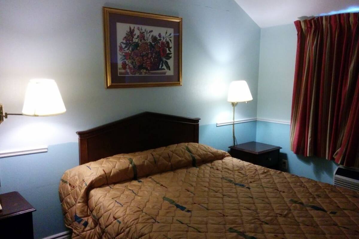 Standard Room, 1 Queen Bed