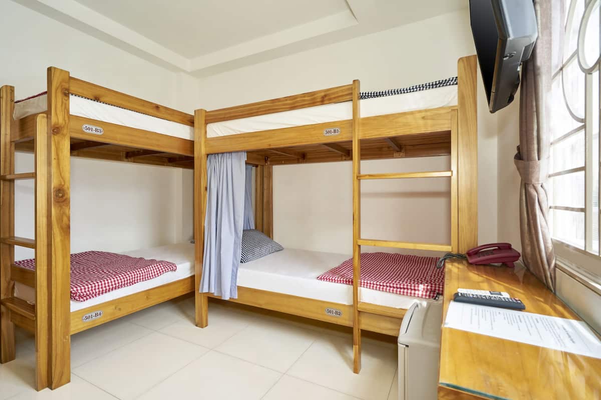 Cribs/infant beds, rollaway beds, free WiFi
