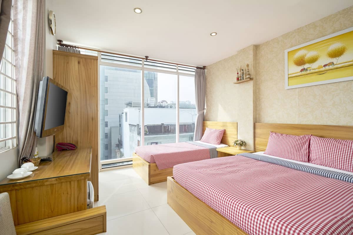 Cribs/infant beds, rollaway beds, free WiFi