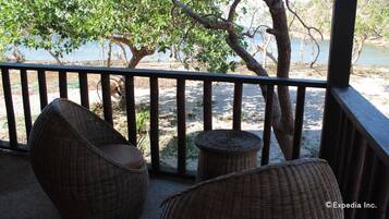 Aircon Beach House | Balcony