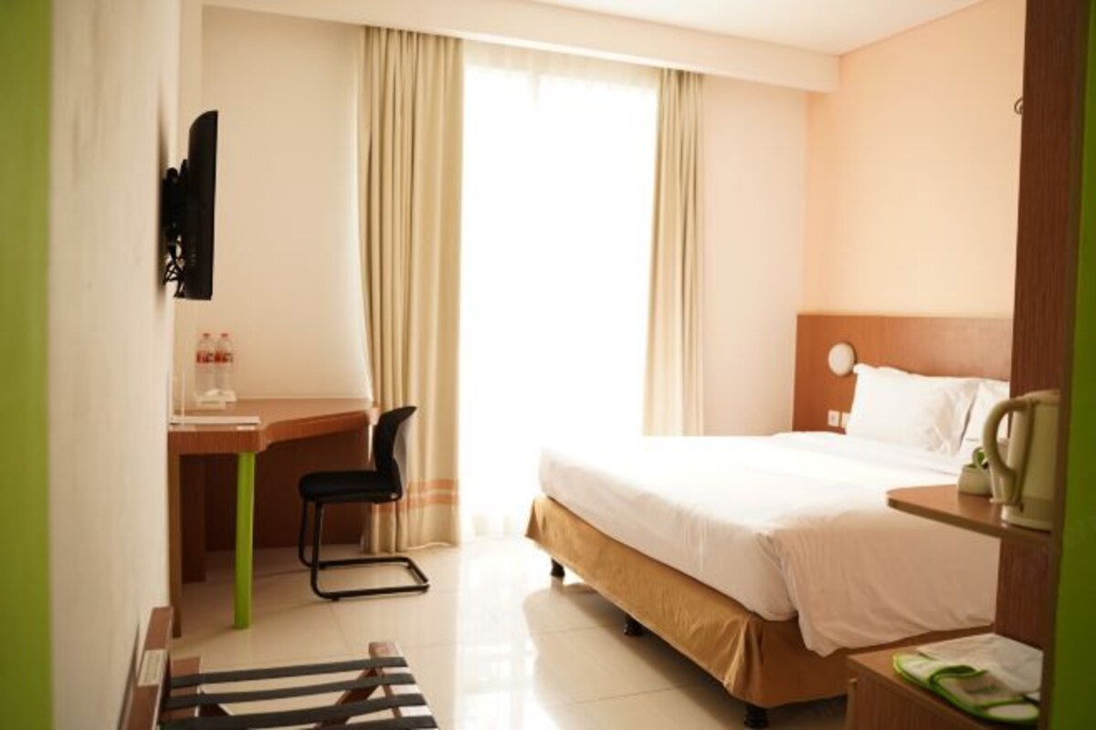 In-room safe, desk, soundproofing, WiFi (free)