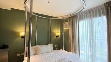 Premium Deluxe with Jacuzzi. | In-room safe, individually decorated, individually furnished, desk