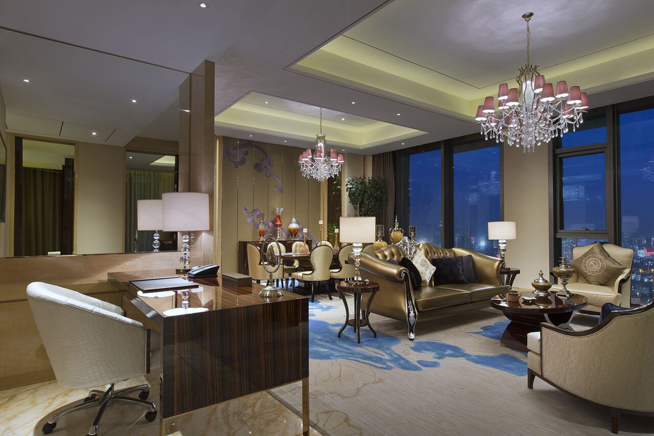 Executive Suite | Living area | LCD TV