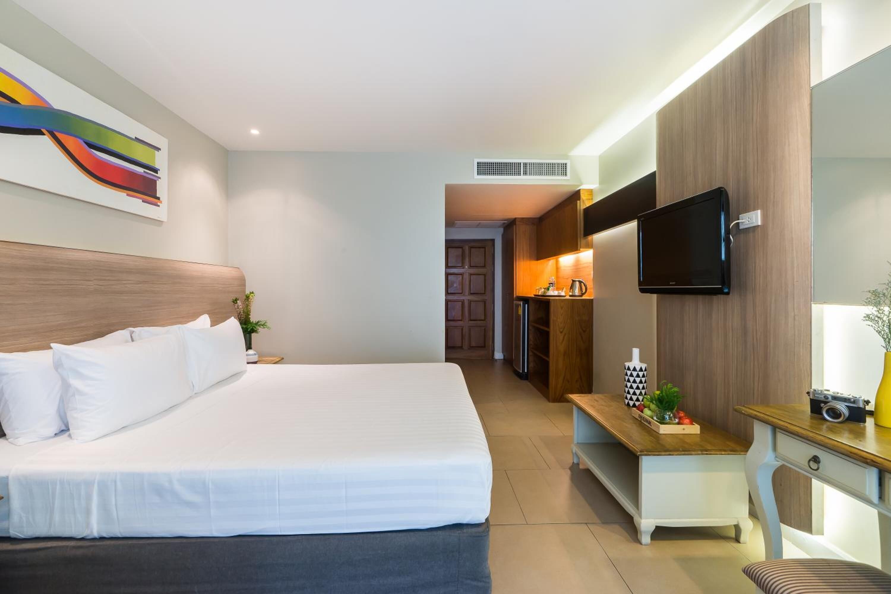 minibar, in-room safe, desk, free wifi