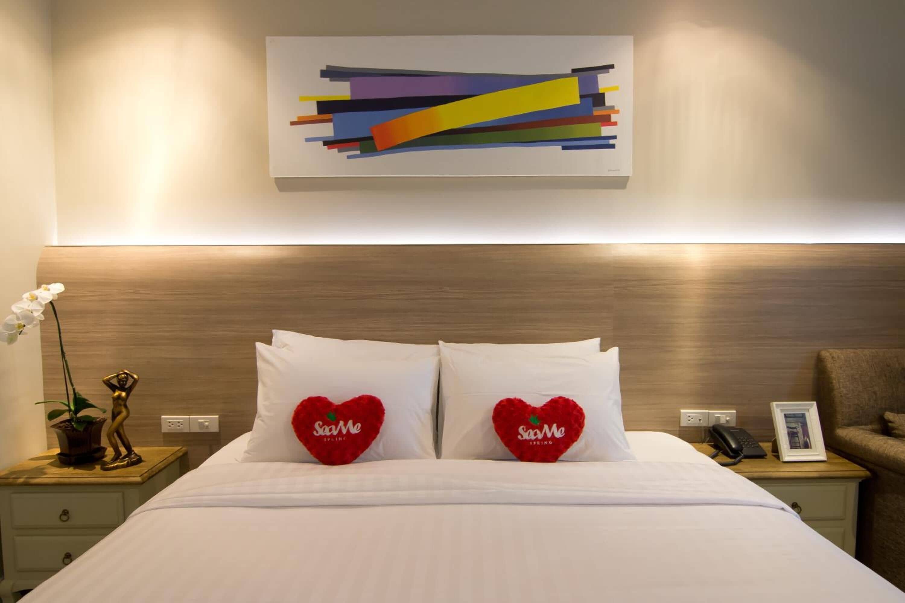 minibar, in-room safe, desk, free wifi