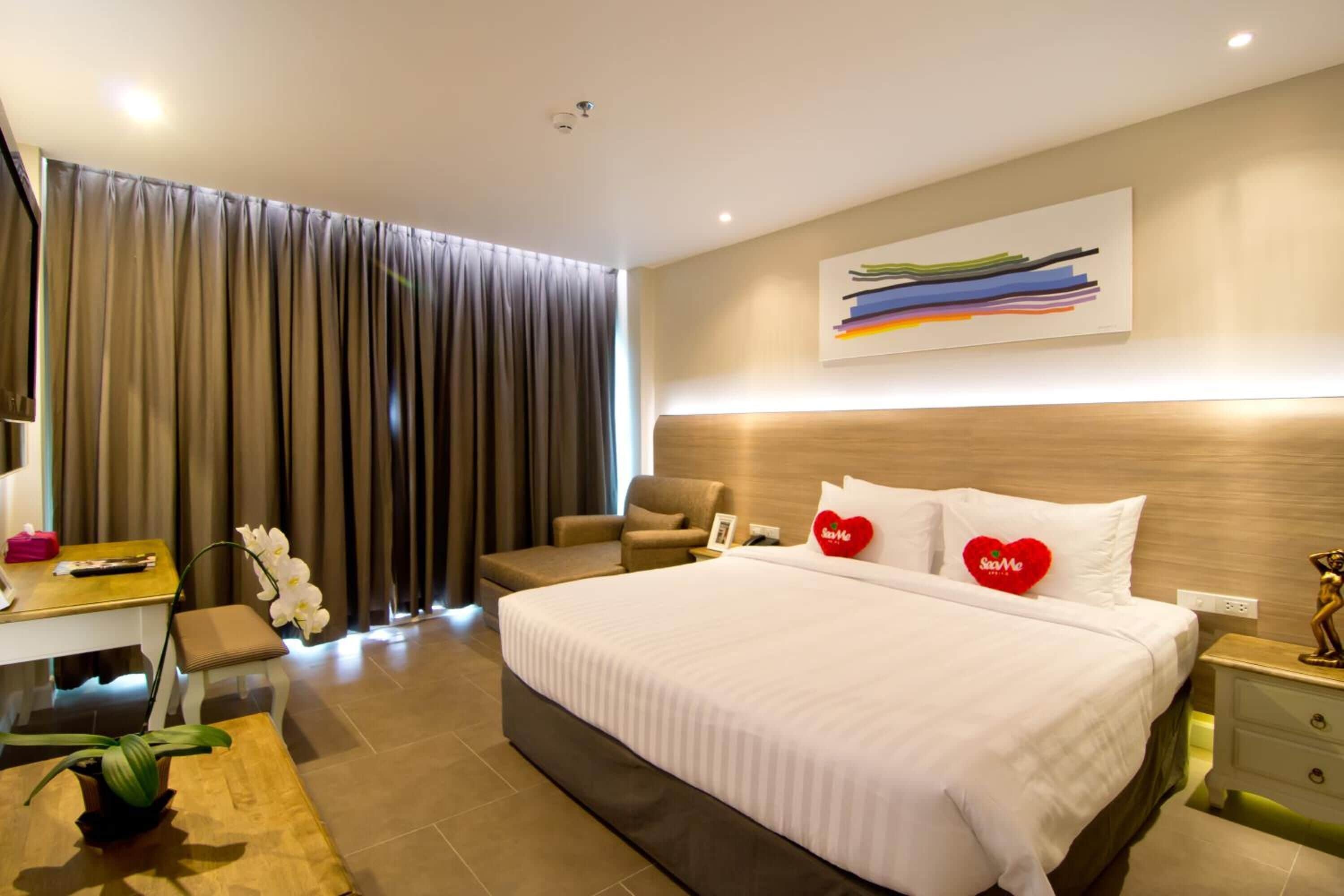 minibar, in-room safe, desk, free wifi