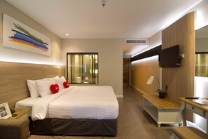 Minibar, in-room safe, desk, free WiFi - Sea Me Spring Too Hotel (Pattaya)