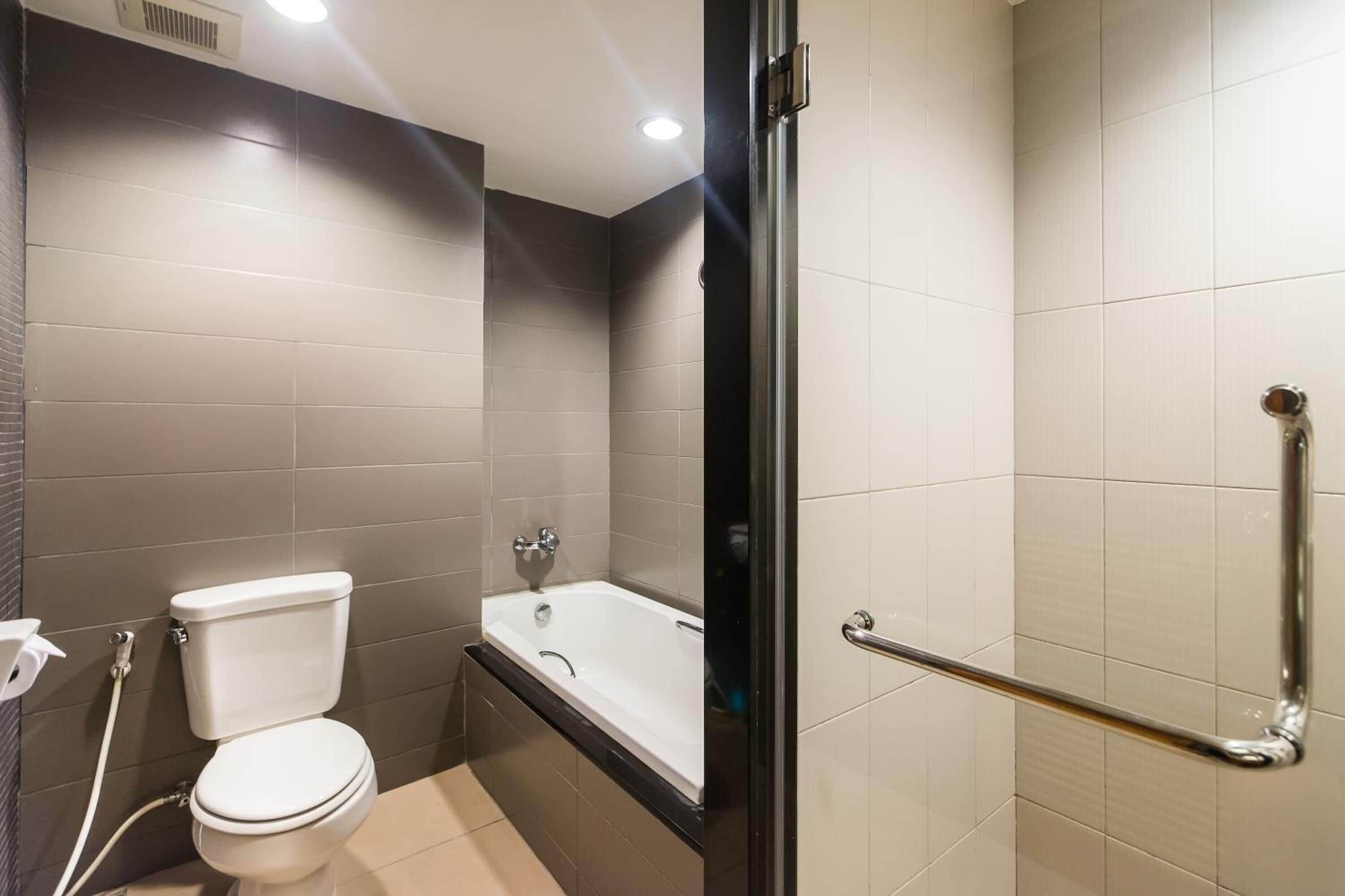 separate bathtub and shower, deep-soaking bathtub, free toiletries